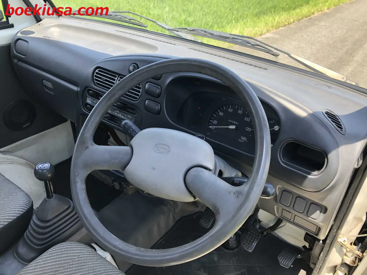 1995 Daihatsu Hijet 4x4, a white Kei Truck, for sale at Boeki USA in Paterson, NJ (photo 13 of 20)