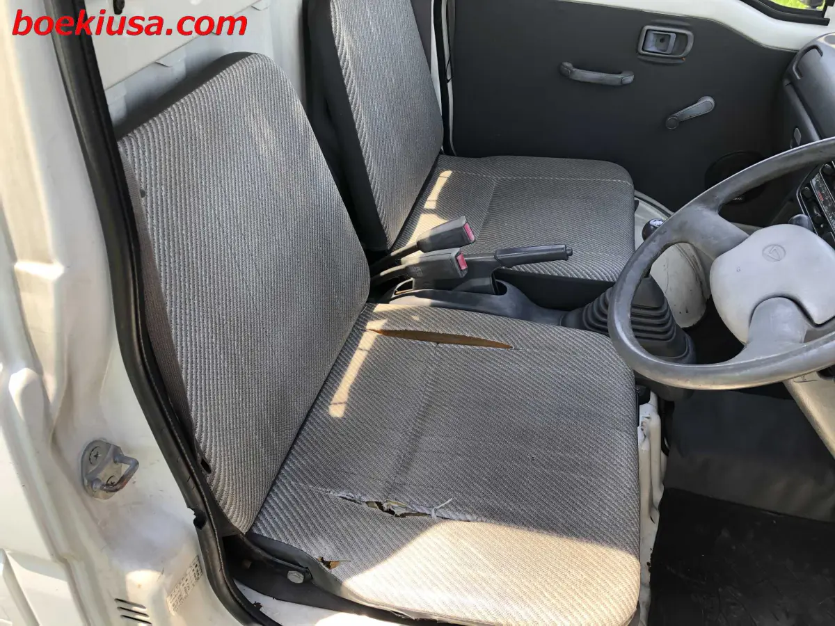 1995 Daihatsu Hijet 4x4, a white Kei Truck, for sale at Boeki USA in Paterson, NJ (photo 14 of 20)