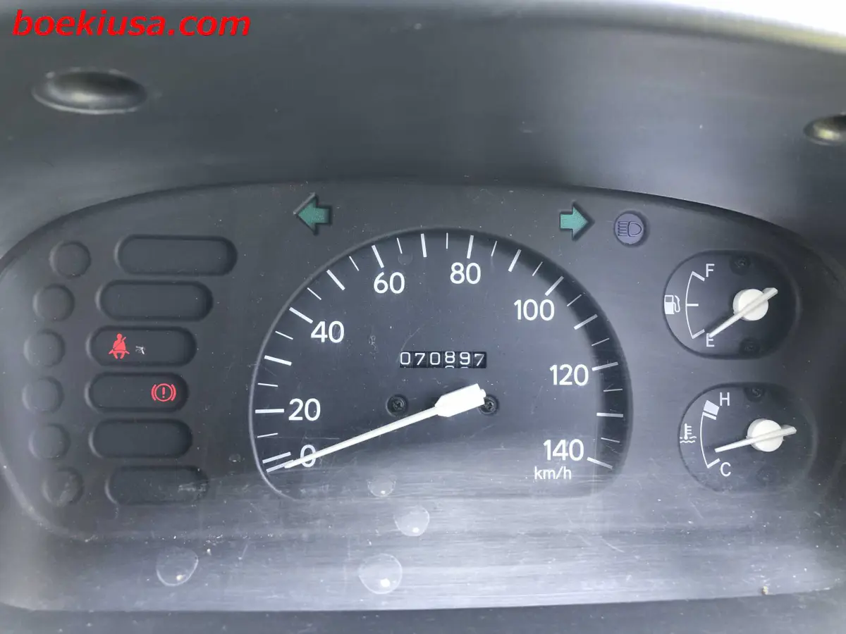 1995 Daihatsu Hijet 4x4, a white Kei Truck, for sale at Boeki USA in Paterson, NJ (photo 18 of 20)
