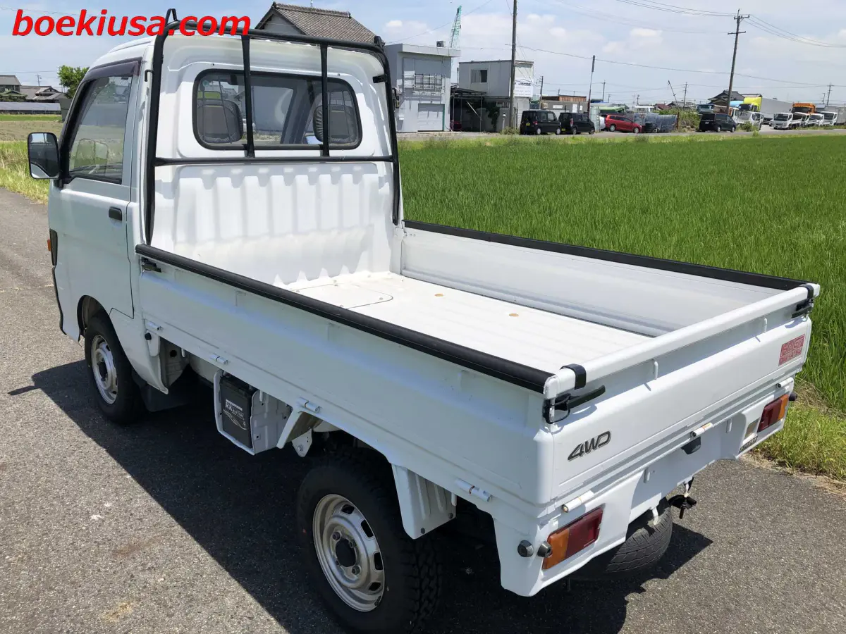 1995 Daihatsu Hijet 4x4, a white Kei Truck, for sale at Boeki USA in Paterson, NJ (photo 3 of 20)