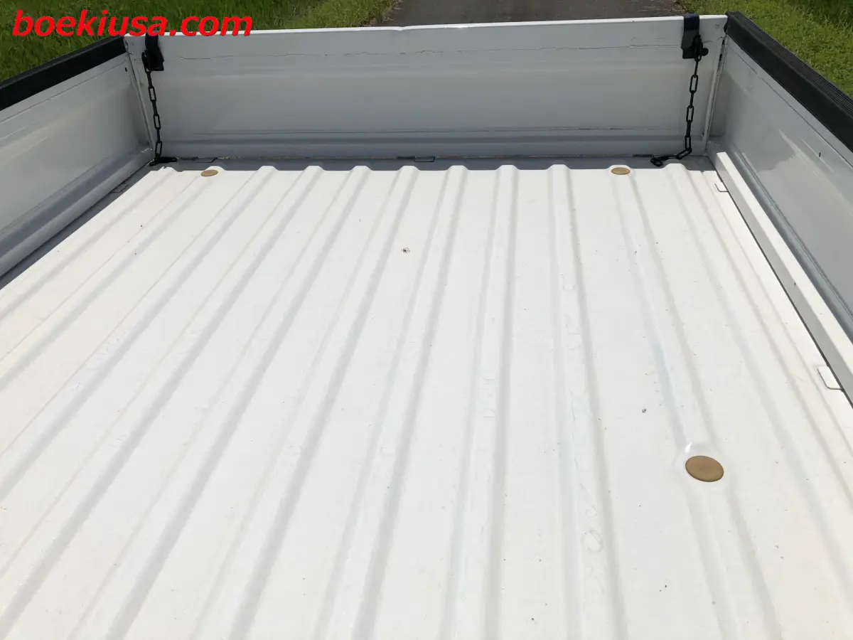 1995 Daihatsu Hijet 4x4, a white Kei Truck, for sale at Boeki USA in Paterson, NJ (photo 7 of 20)