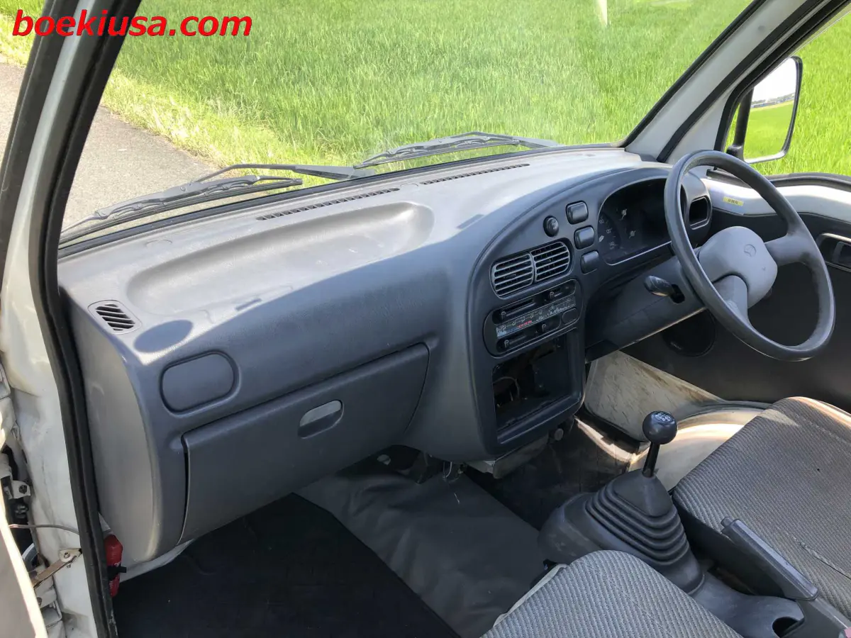 1995 Daihatsu Hijet 4x4, a white Kei Truck, for sale at Boeki USA in Paterson, NJ (photo 9 of 20)