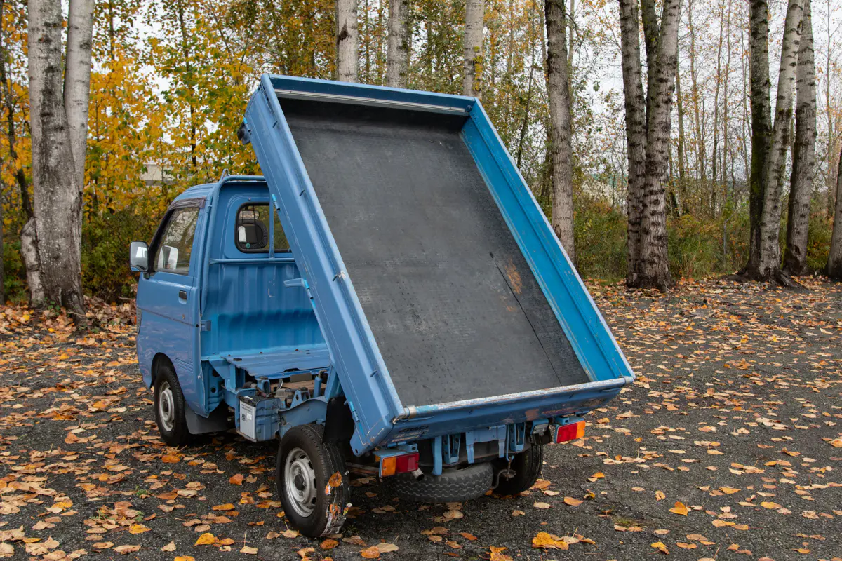 1995 Daihatsu Hijet Climber Dump, a Kei Truck, for sale at The Import Guys in Ferndale, WA (photo 4 of 12)
