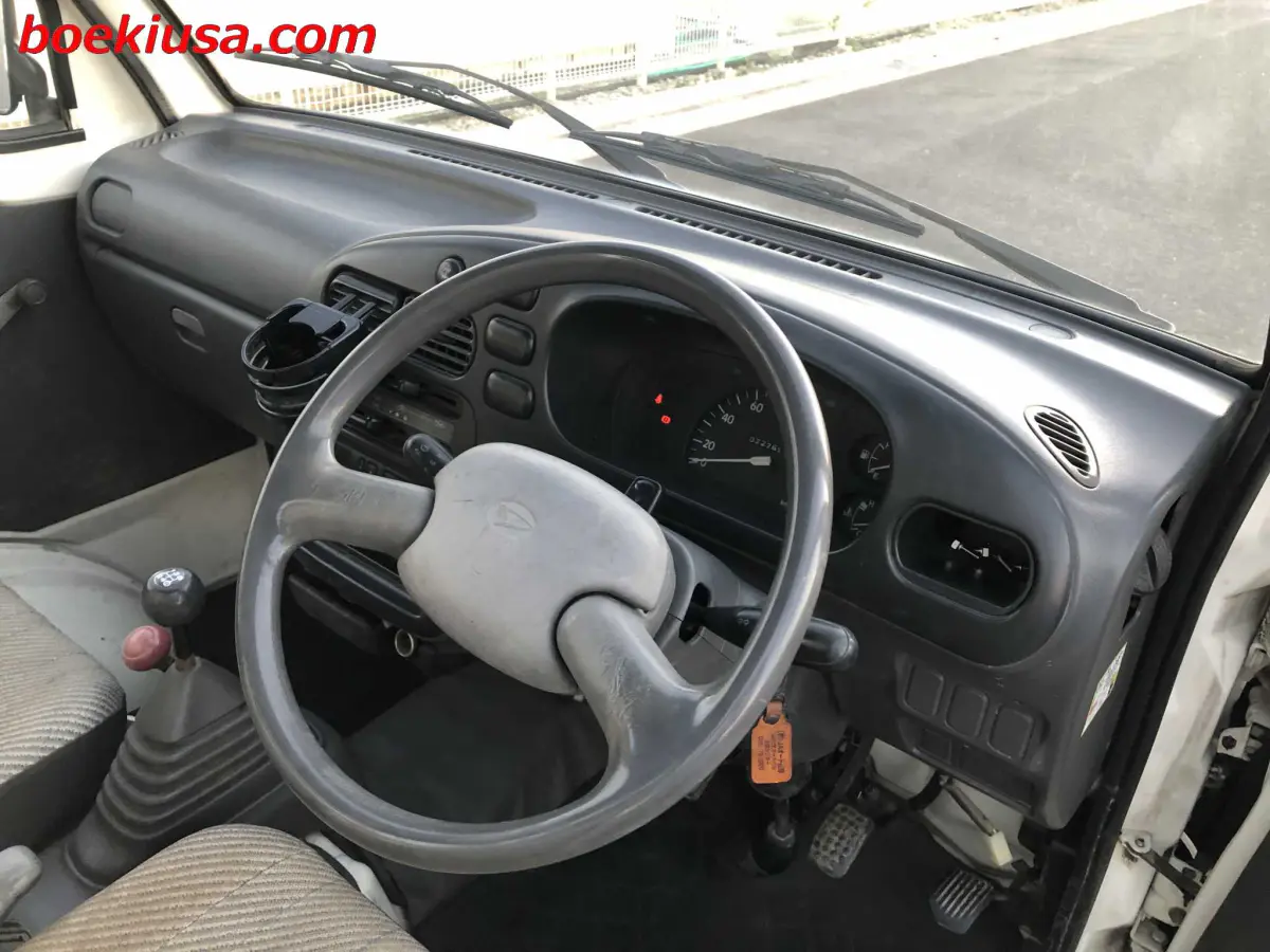 1995 Daihatsu Hijet Dump 4x4, a white Kei Truck, for sale at Boeki USA in Paterson, NJ (photo 13 of 20)