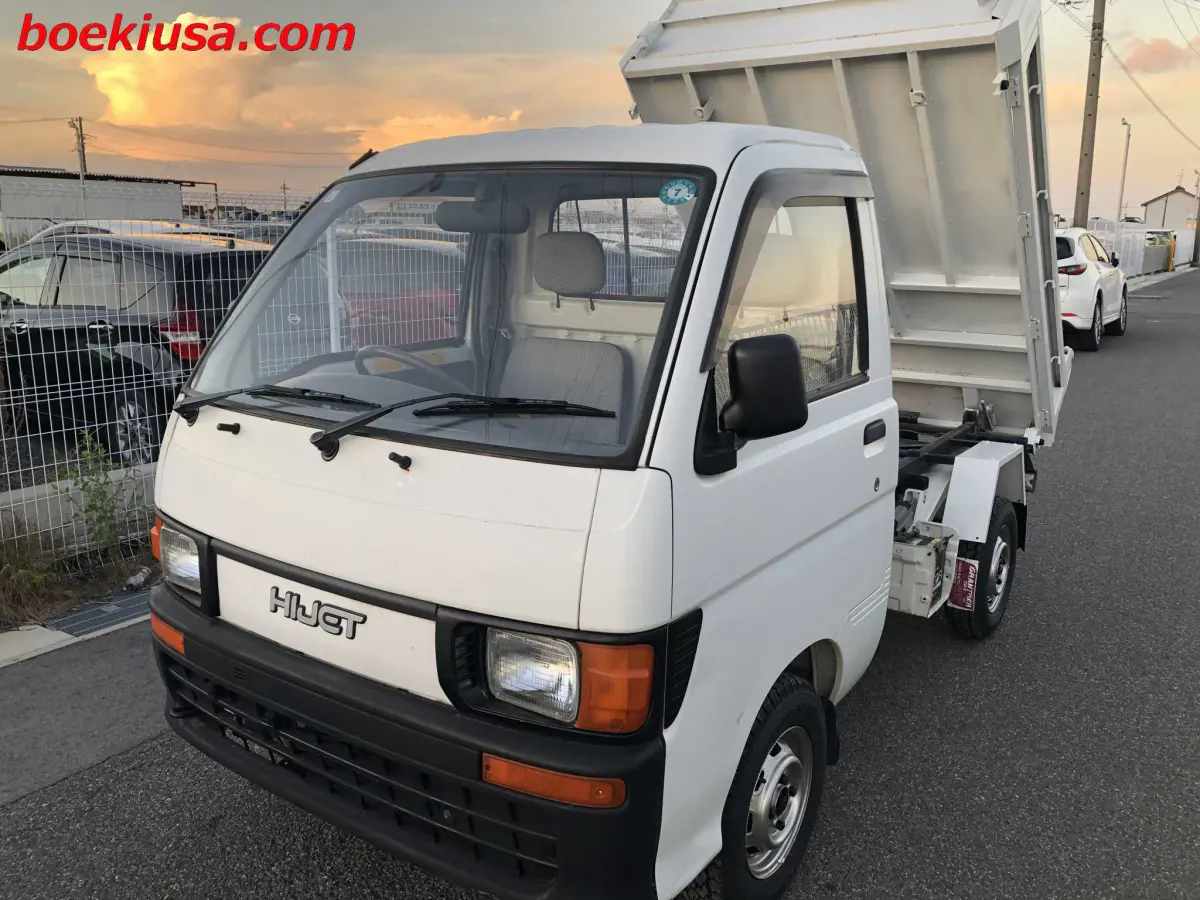 1995 Daihatsu Hijet Dump 4x4, a white Kei Truck, for sale at Boeki USA in Paterson, NJ (photo 2 of 20)