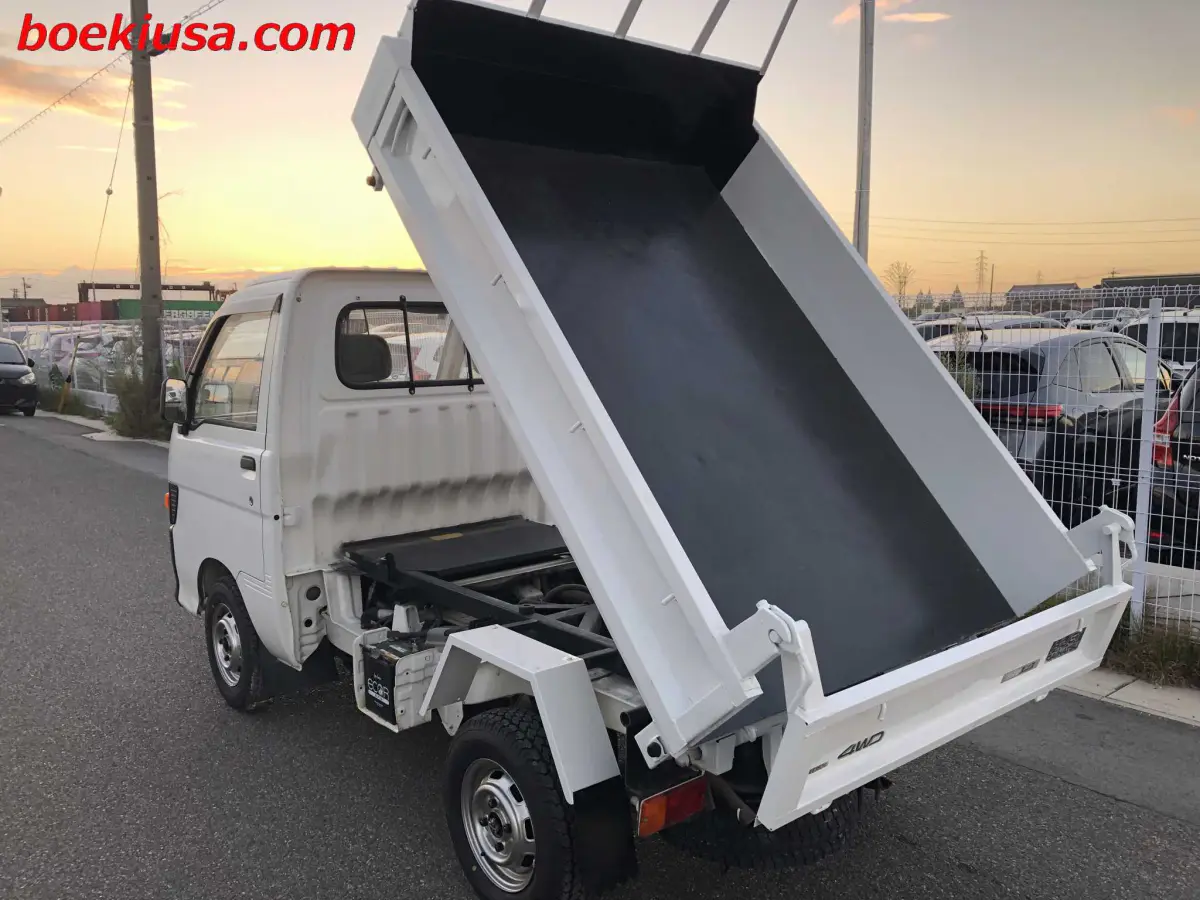 1995 Daihatsu Hijet Dump 4x4, a white Kei Truck, for sale at Boeki USA in Paterson, NJ (photo 3 of 20)