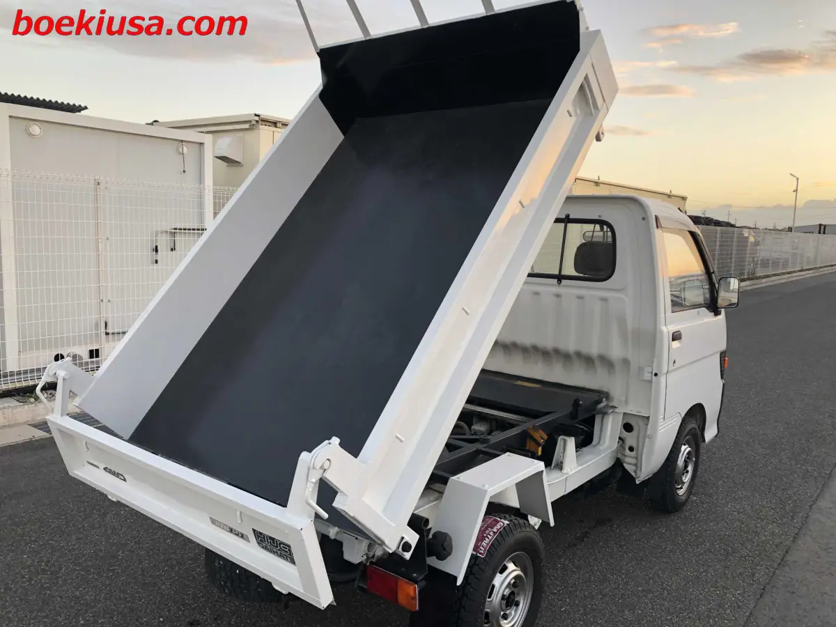 1995 Daihatsu Hijet Dump 4x4, a white Kei Truck, for sale at Boeki USA in Paterson, NJ (photo 4 of 20)