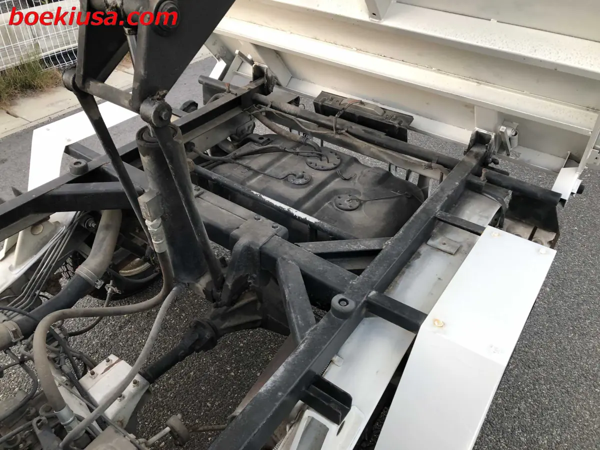 1995 Daihatsu Hijet Dump 4x4, a white Kei Truck, for sale at Boeki USA in Paterson, NJ (photo 5 of 20)