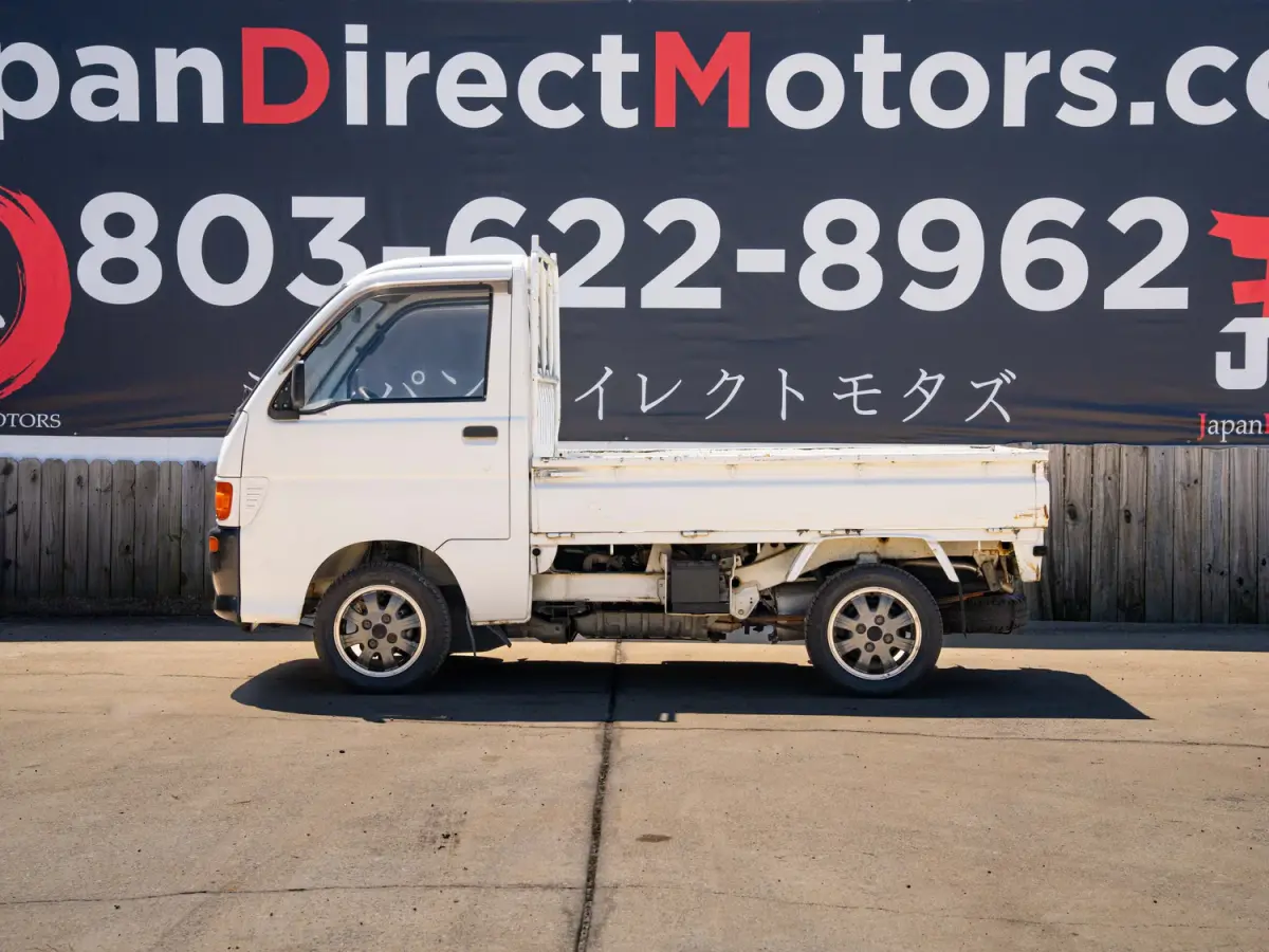 1995 Daihatsu Hijet With Diff Lock, a white Kei Truck, for sale at Japan Direct Motors in Irmo, SC (photo 10 of 13)