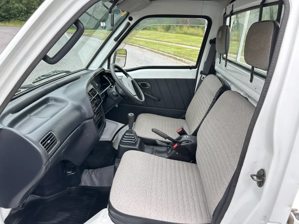 1995 Mazda Autozam Scrum 4WD, a Kei Truck, for sale at Tokyo Motors DC in Boyds, MD (photo 13 of 15)