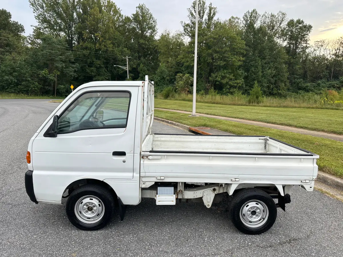 1995 Mazda Autozam Scrum 4WD, a Kei Truck, for sale at Tokyo Motors DC in Boyds, MD (photo 3 of 15)
