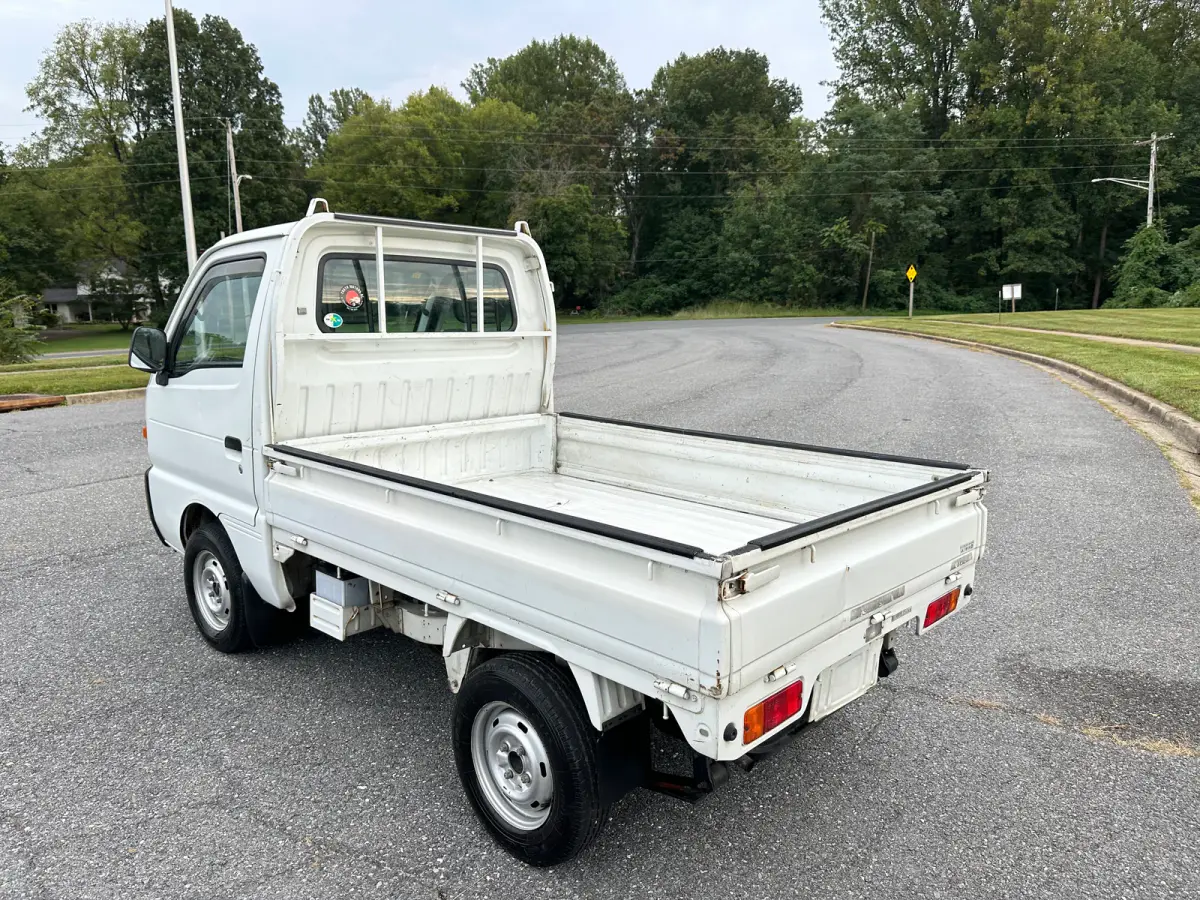 1995 Mazda Autozam Scrum 4WD, a Kei Truck, for sale at Tokyo Motors DC in Boyds, MD (photo 4 of 15)
