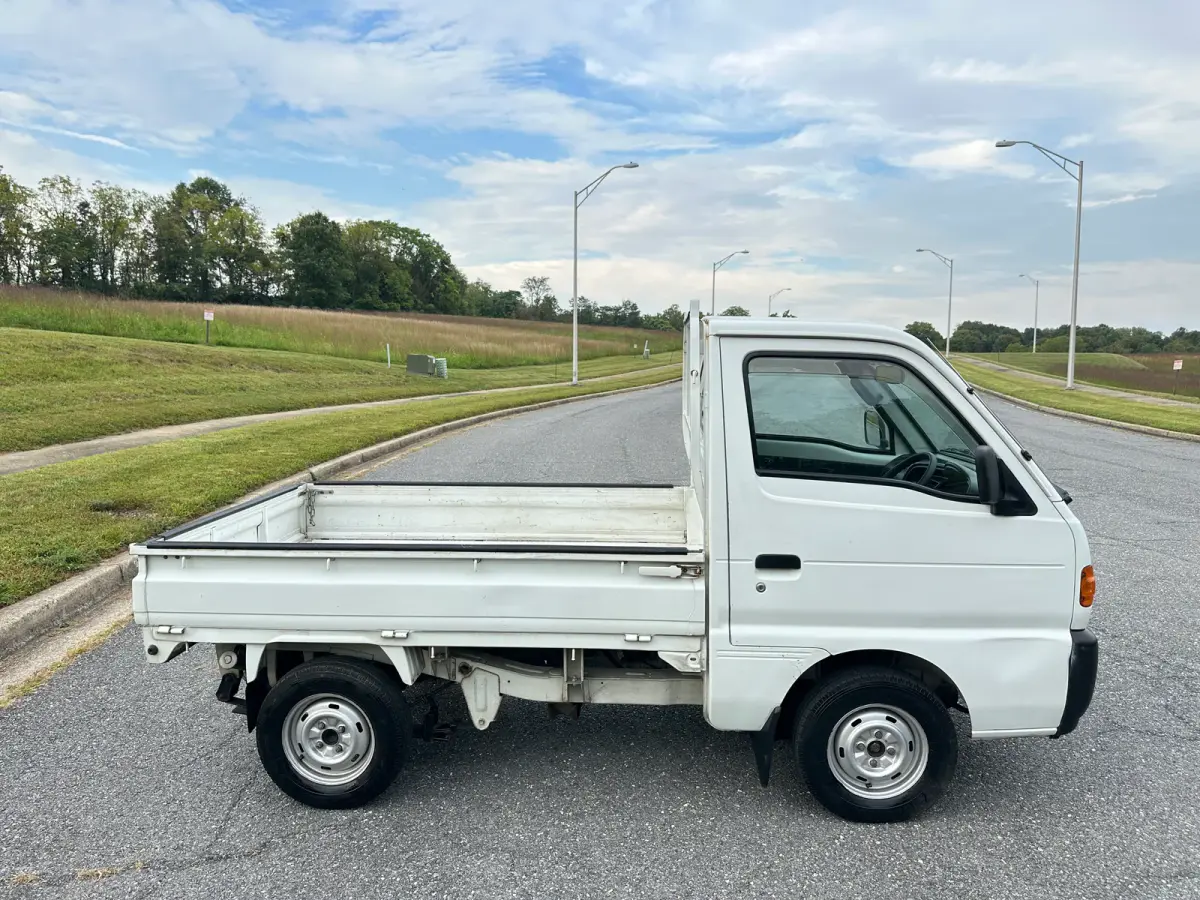 1995 Mazda Autozam Scrum 4WD, a Kei Truck, for sale at Tokyo Motors DC in Boyds, MD (photo 9 of 15)