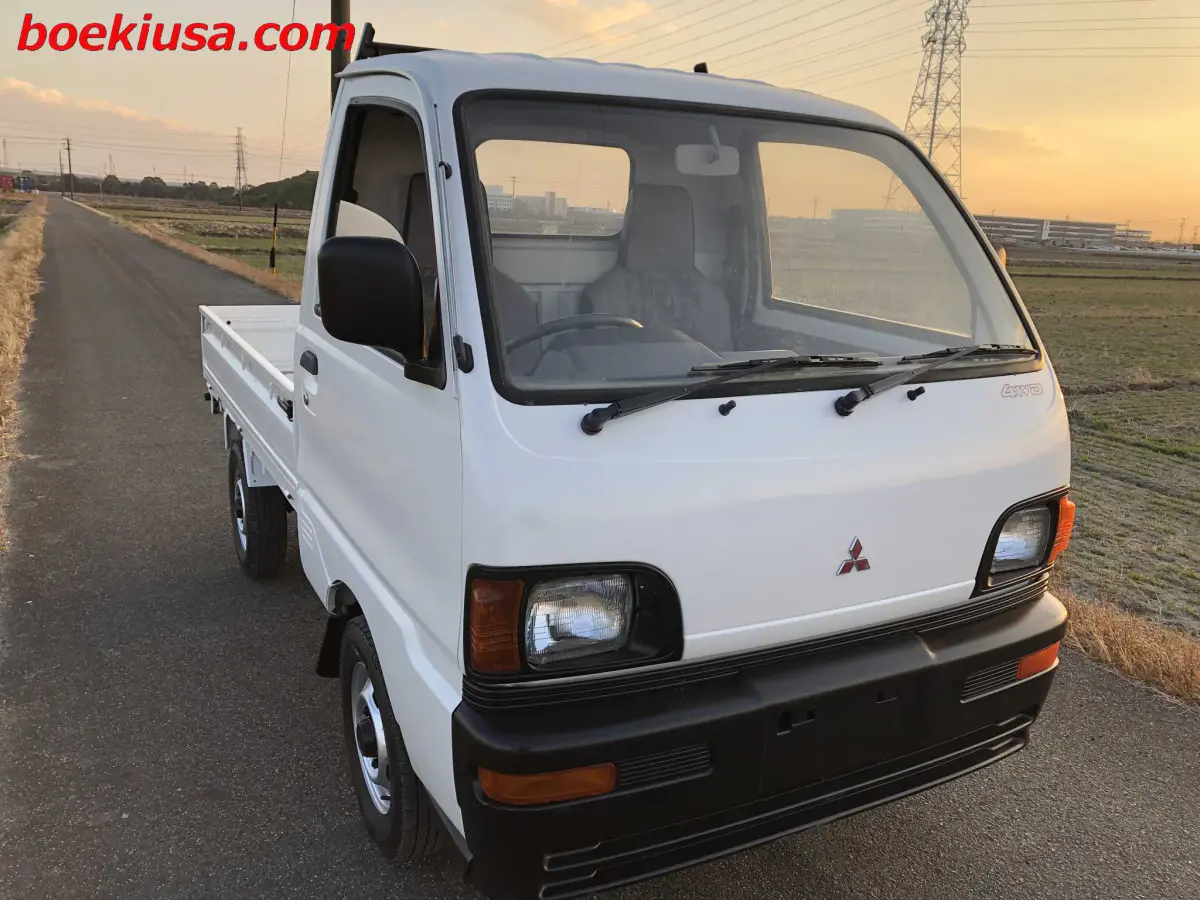 1995 Mitsubishi Minicab 4x4, a white Kei Truck, for sale at Boeki USA in Paterson, NJ (photo 1 of 20)