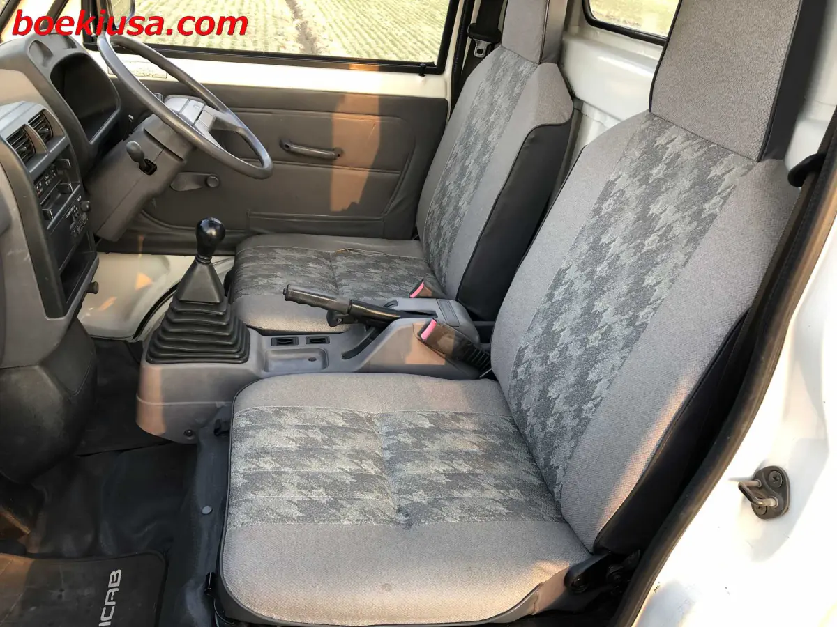 1995 Mitsubishi Minicab 4x4, a white Kei Truck, for sale at Boeki USA in Paterson, NJ (photo 10 of 20)