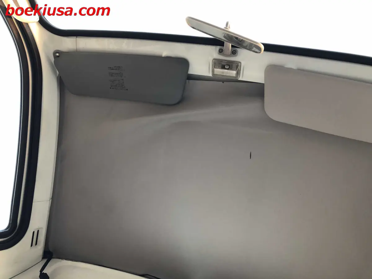 1995 Mitsubishi Minicab 4x4, a white Kei Truck, for sale at Boeki USA in Paterson, NJ (photo 11 of 20)