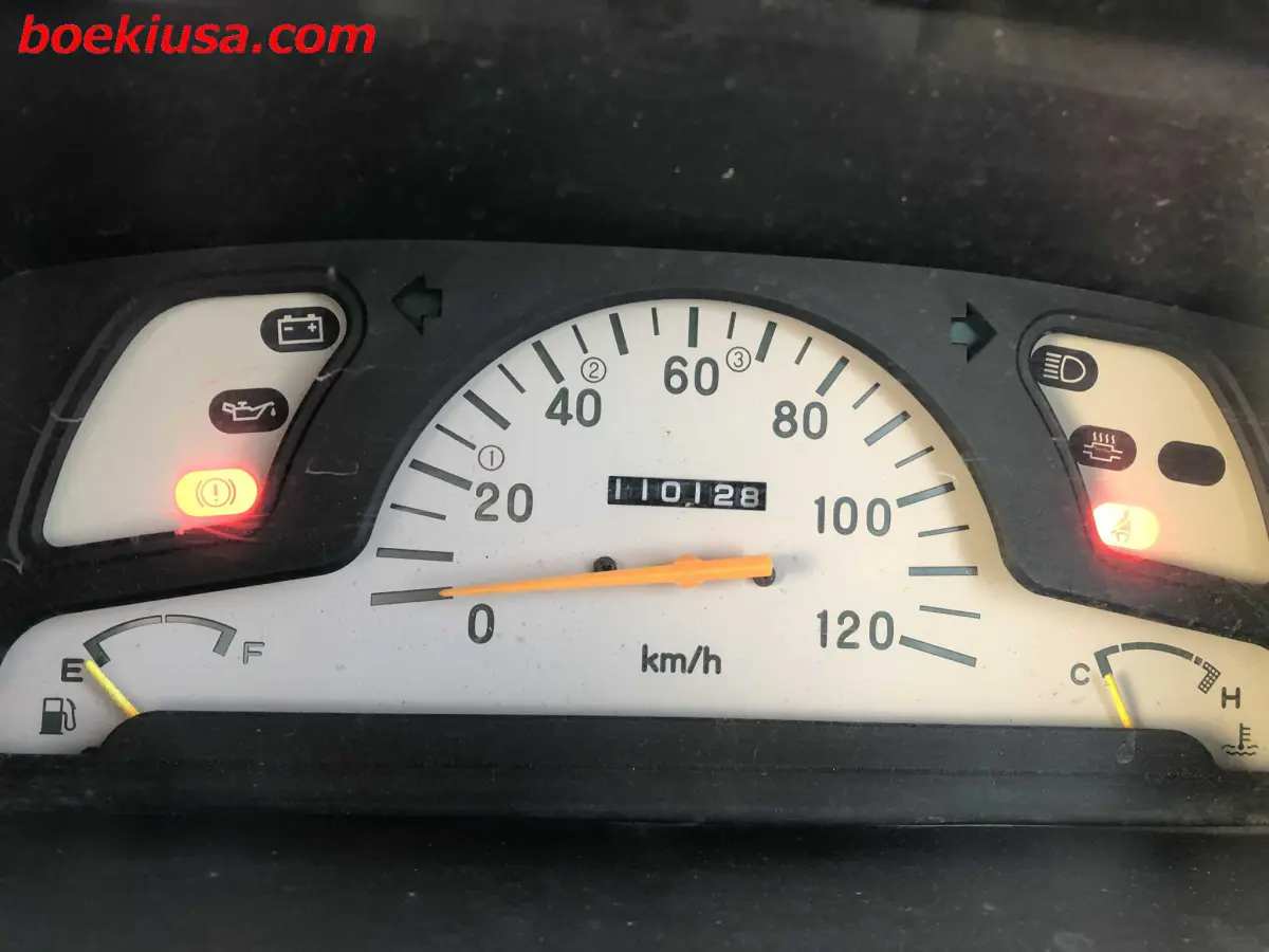 1995 Mitsubishi Minicab 4x4, a white Kei Truck, for sale at Boeki USA in Paterson, NJ (photo 18 of 20)