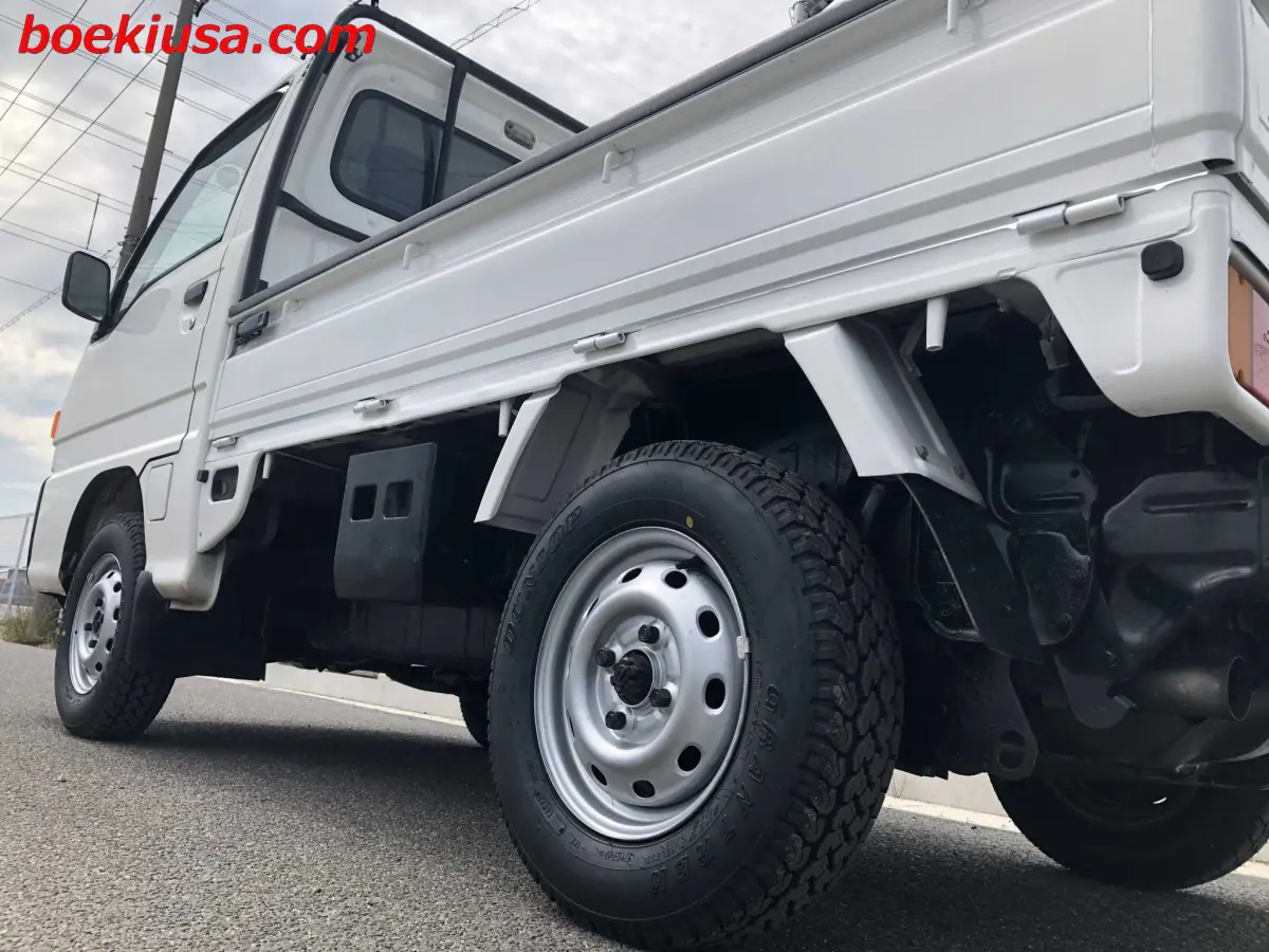 1995 Subaru Sambar 4x4, a white Kei Truck, for sale at Boeki USA in Paterson, NJ (photo 5 of 20)