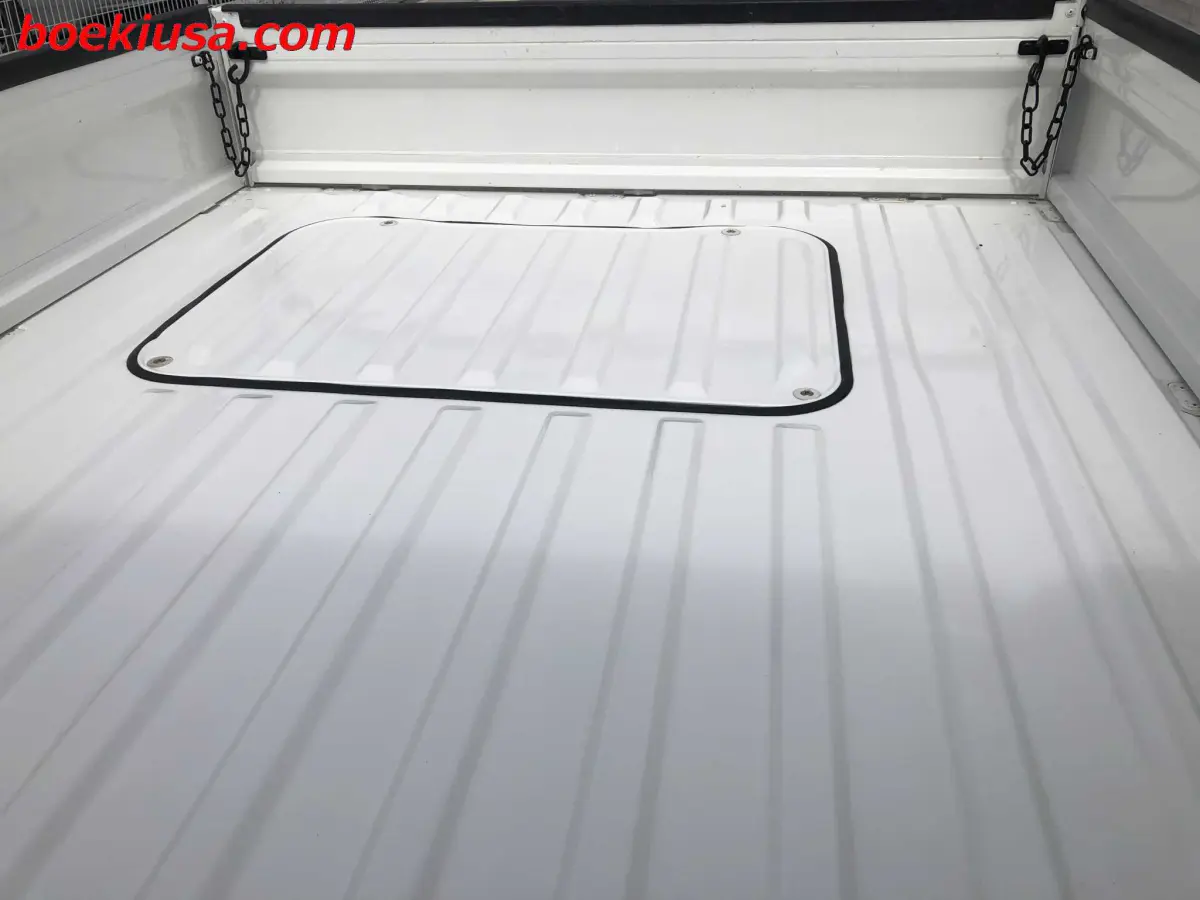 1995 Subaru Sambar 4x4, a white Kei Truck, for sale at Boeki USA in Paterson, NJ (photo 7 of 20)