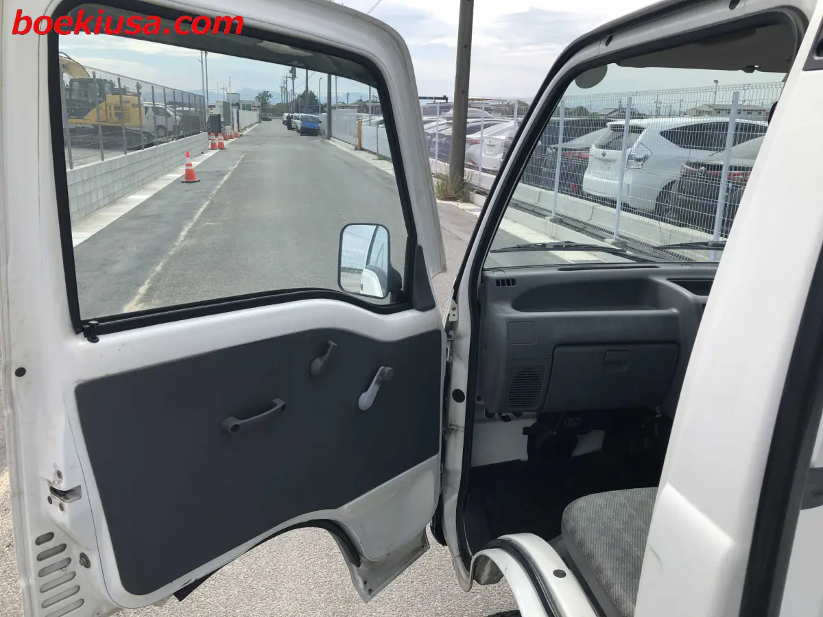 1995 Subaru Sambar 4x4, a white Kei Truck, for sale at Boeki USA in Paterson, NJ (photo 8 of 20)