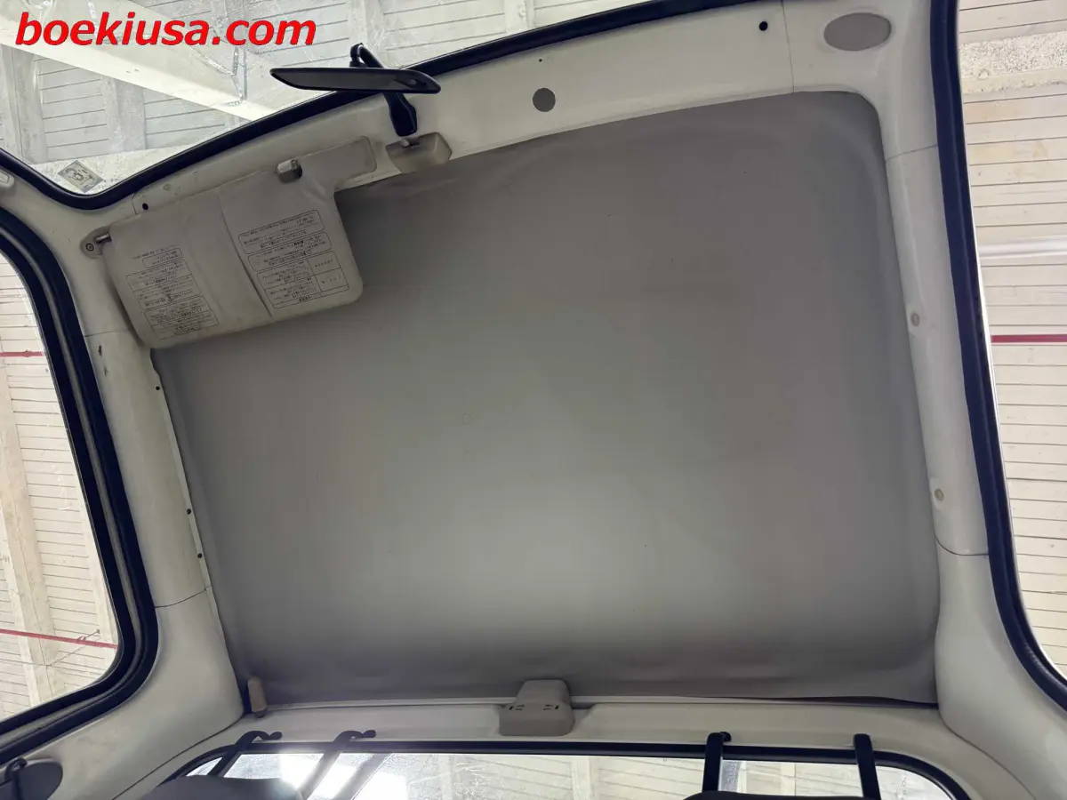 1995 Subaru Sambar 4x4, a white Kei Truck, for sale at Boeki USA in Paterson, NJ (photo 11 of 20)