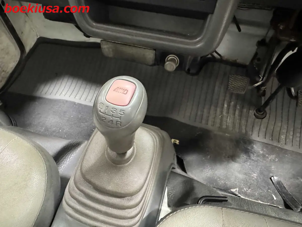 1995 Subaru Sambar 4x4, a white Kei Truck, for sale at Boeki USA in Paterson, NJ (photo 17 of 20)