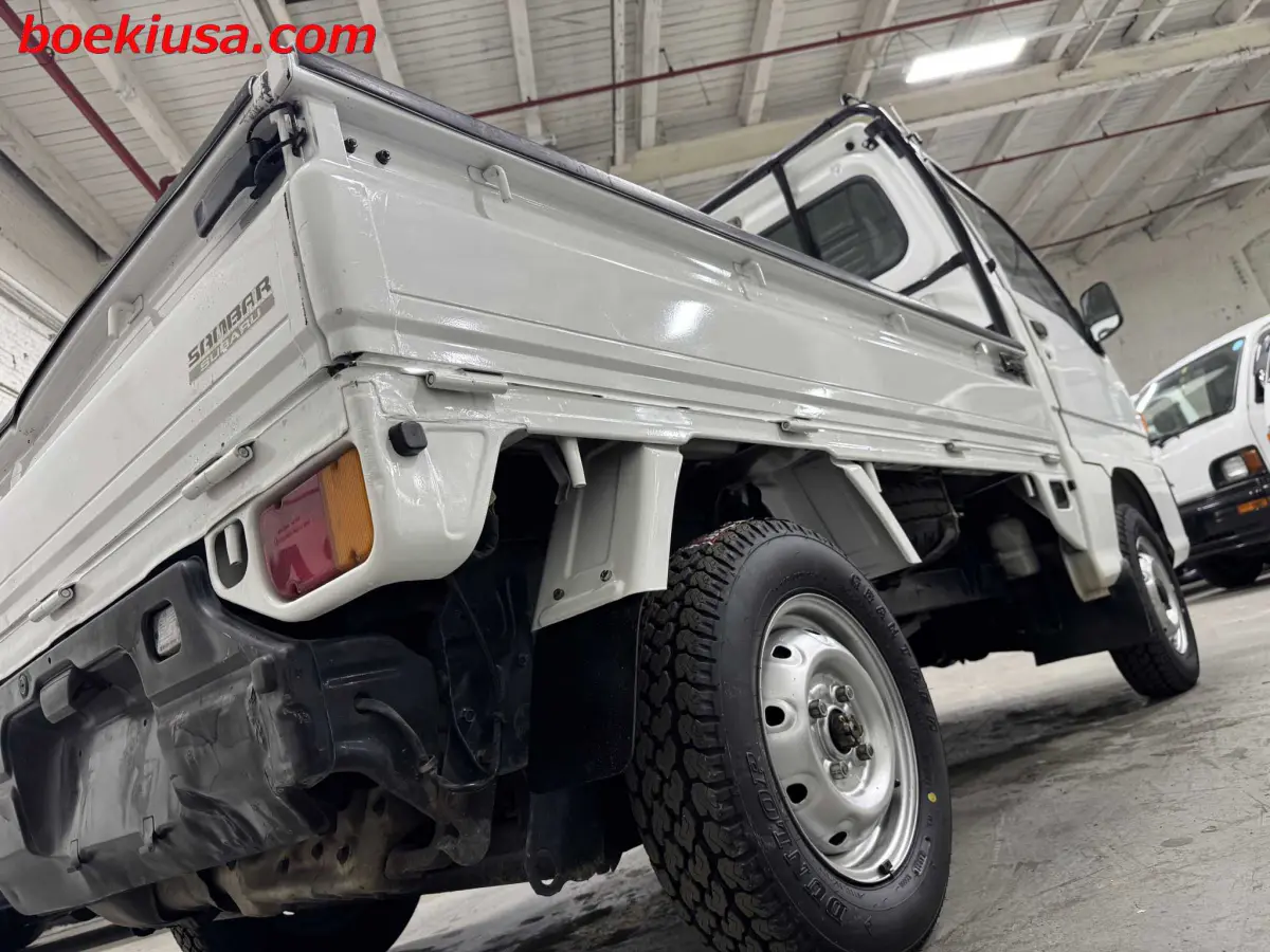 1995 Subaru Sambar 4x4, a white Kei Truck, for sale at Boeki USA in Paterson, NJ (photo 5 of 20)