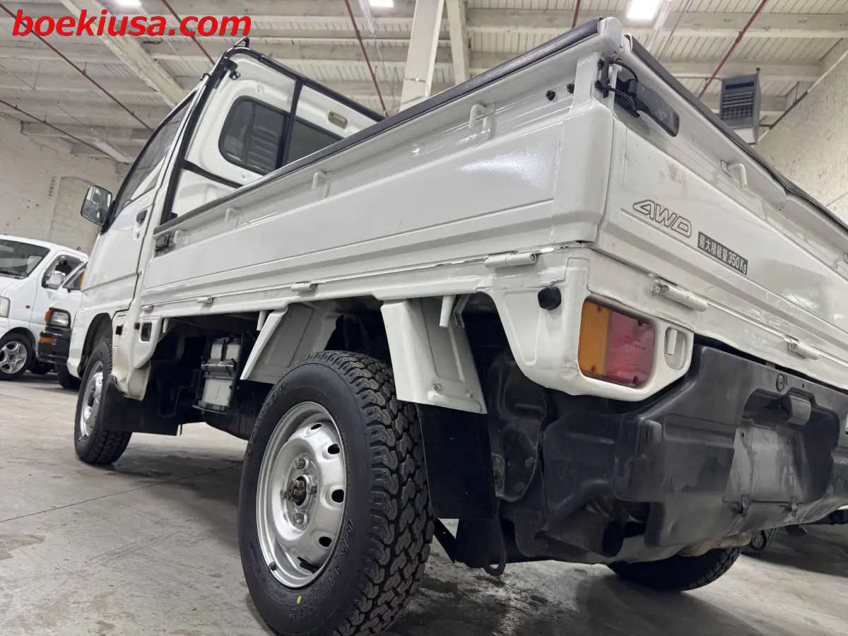 1995 Subaru Sambar 4x4, a white Kei Truck, for sale at Boeki USA in Paterson, NJ (photo 6 of 20)