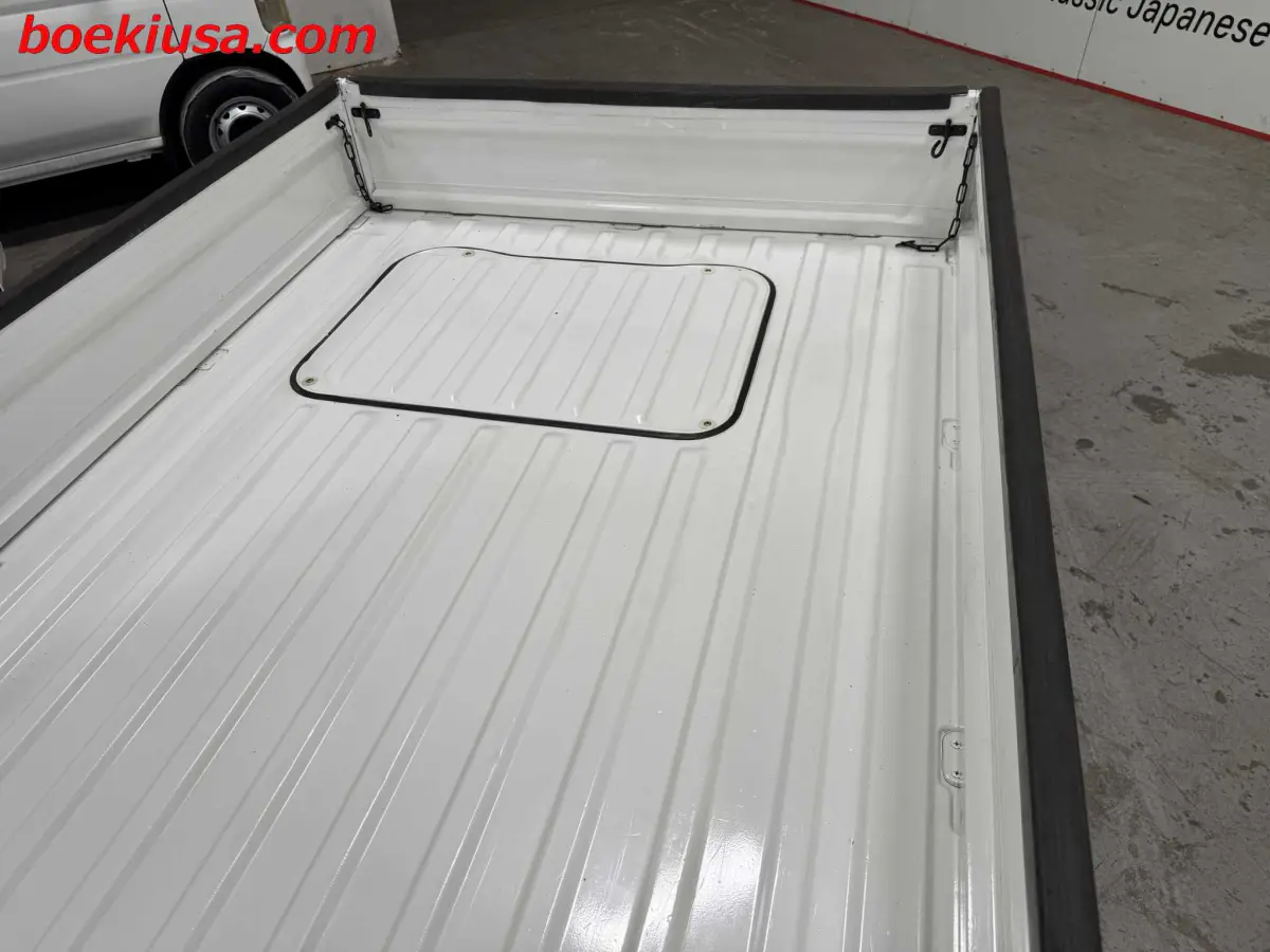 1995 Subaru Sambar 4x4, a white Kei Truck, for sale at Boeki USA in Paterson, NJ (photo 7 of 20)