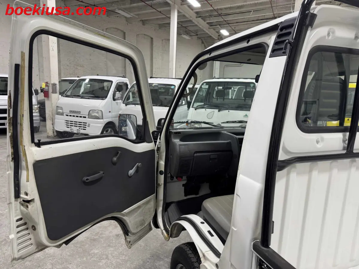 1995 Subaru Sambar 4x4, a white Kei Truck, for sale at Boeki USA in Paterson, NJ (photo 8 of 20)