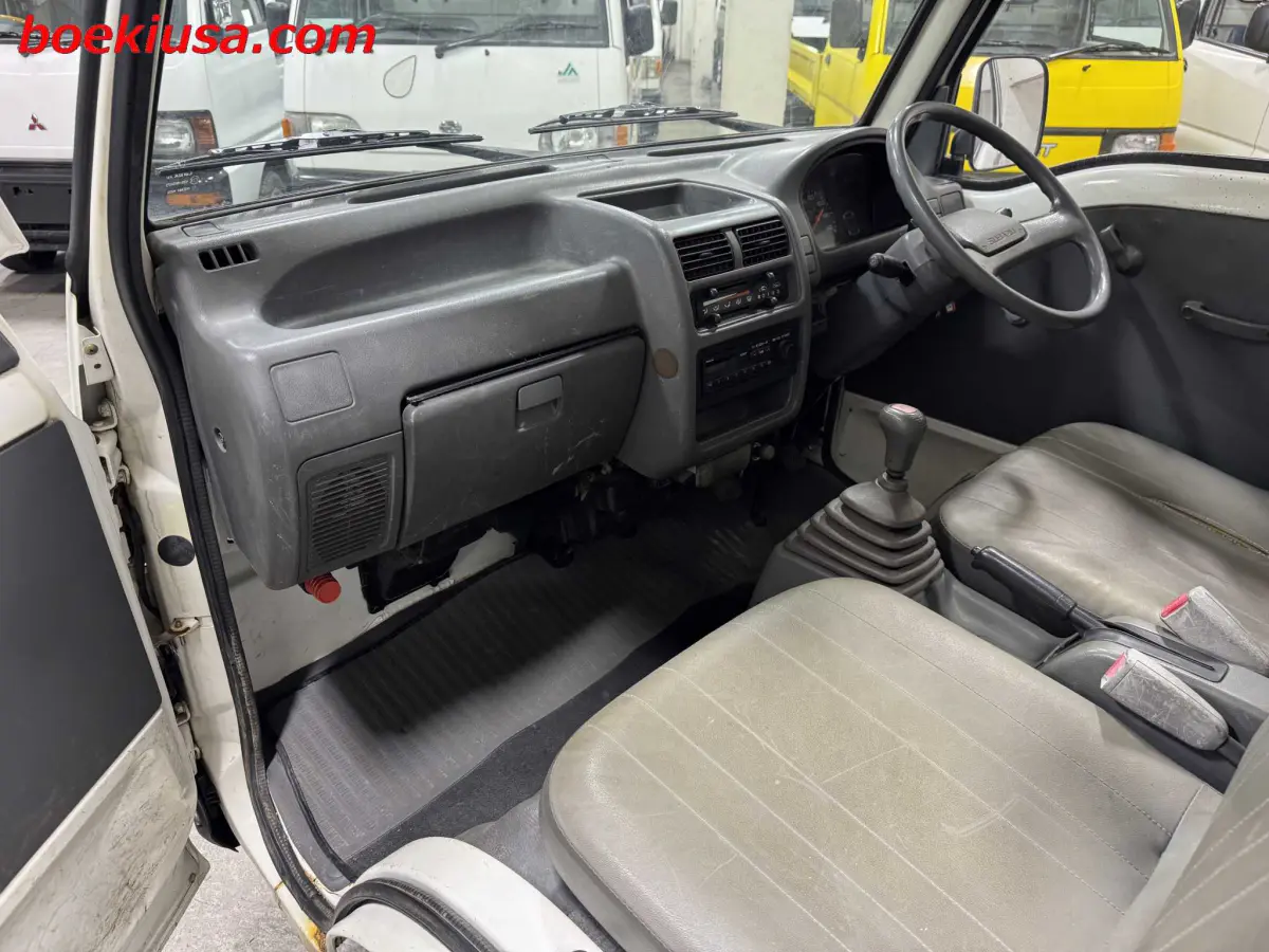 1995 Subaru Sambar 4x4, a white Kei Truck, for sale at Boeki USA in Paterson, NJ (photo 9 of 20)