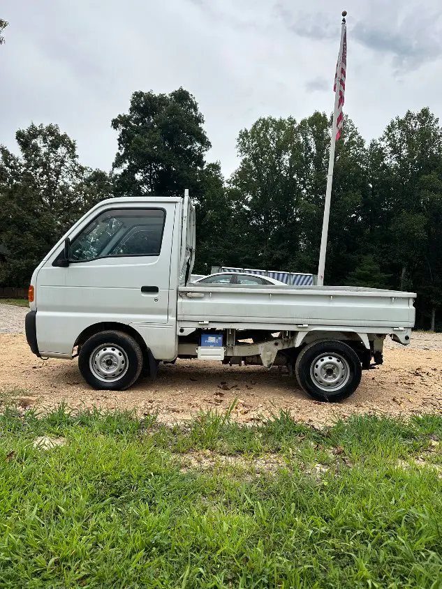 1995 Suzuki Carry 4WD, a white Kei Truck, for sale at Mayberry Mini Trucks in Mount Airy, NC (photo 14 of 20)
