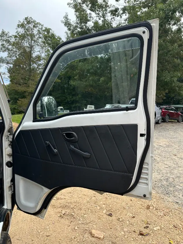 1995 Suzuki Carry 4WD, a white Kei Truck, for sale at Mayberry Mini Trucks in Mount Airy, NC (photo 17 of 20)