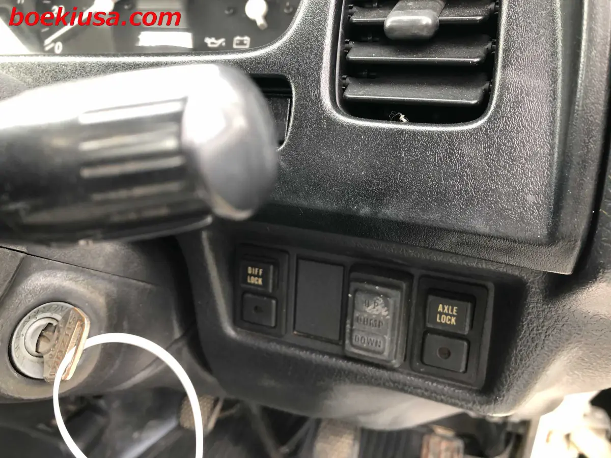 1995 Suzuki Carry Dump 4x4, a white Kei Truck, for sale at Boeki USA in Paterson, NJ (photo 16 of 20)