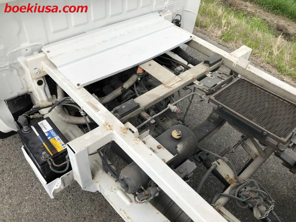 1995 Suzuki Carry Dump 4x4, a white Kei Truck, for sale at Boeki USA in Paterson, NJ (photo 6 of 20)