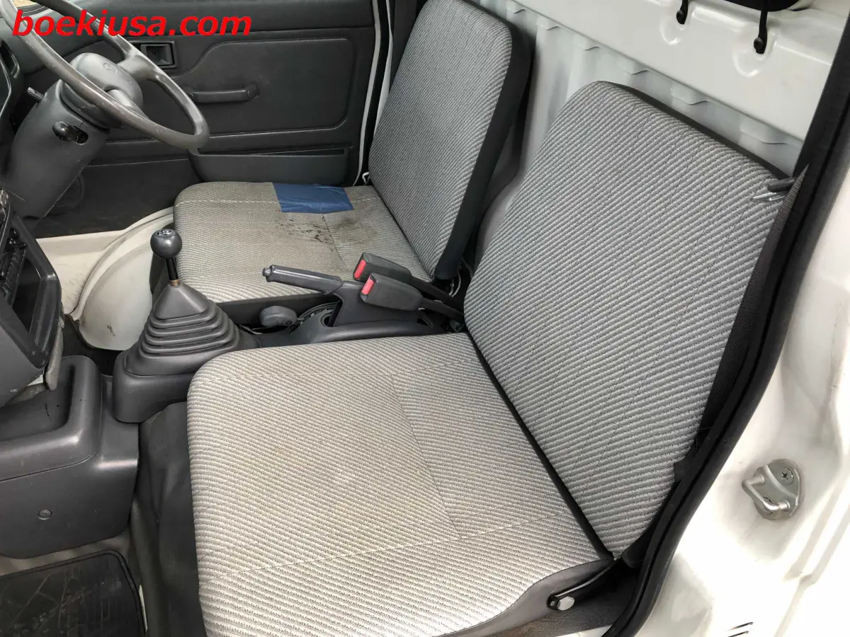 1996 Daihatsu Hijet 4x4, a white Kei Truck, for sale at Boeki USA in Paterson, NJ (photo 10 of 20)