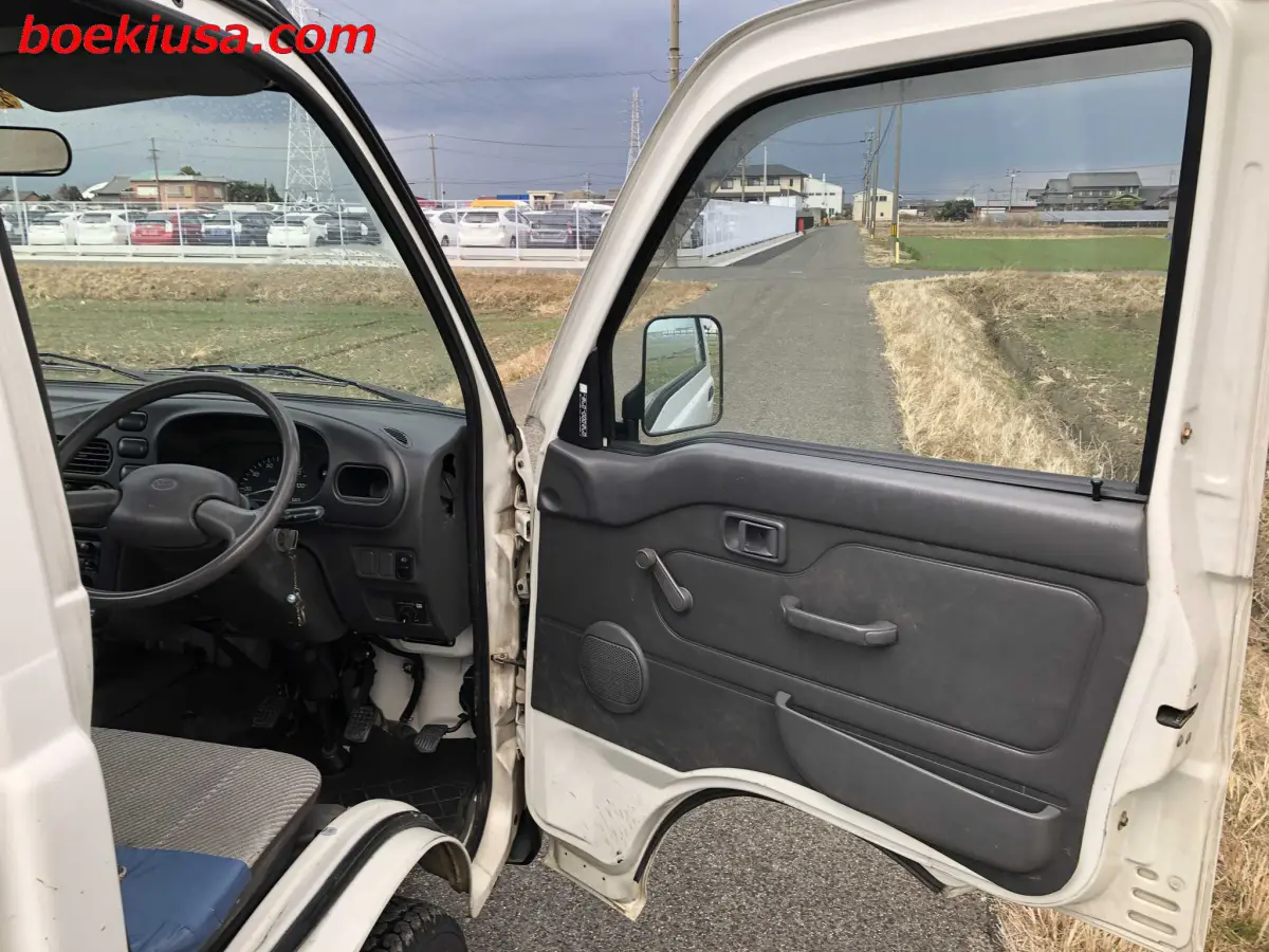 1996 Daihatsu Hijet 4x4, a white Kei Truck, for sale at Boeki USA in Paterson, NJ (photo 12 of 20)