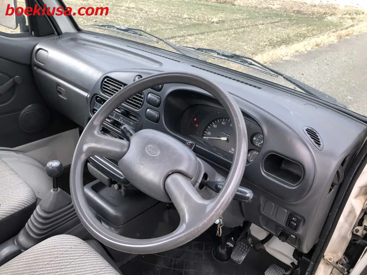 1996 Daihatsu Hijet 4x4, a white Kei Truck, for sale at Boeki USA in Paterson, NJ (photo 13 of 20)