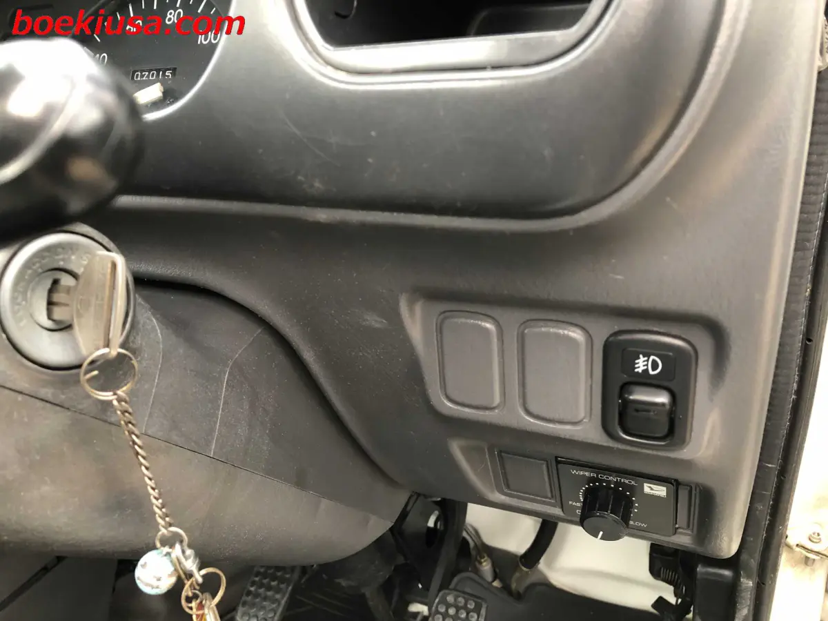 1996 Daihatsu Hijet 4x4, a white Kei Truck, for sale at Boeki USA in Paterson, NJ (photo 16 of 20)