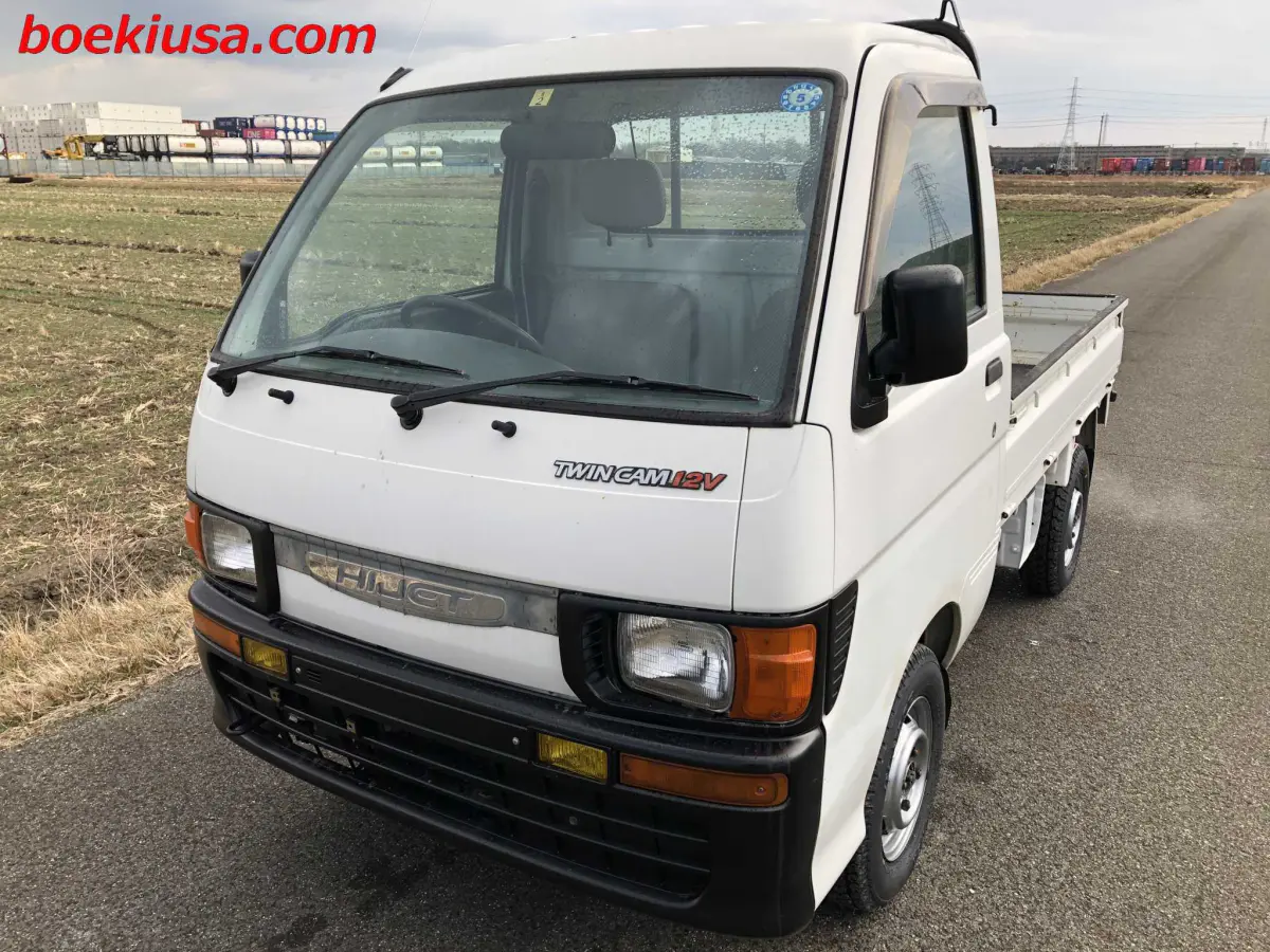 1996 Daihatsu Hijet 4x4, a white Kei Truck, for sale at Boeki USA in Paterson, NJ (photo 2 of 20)