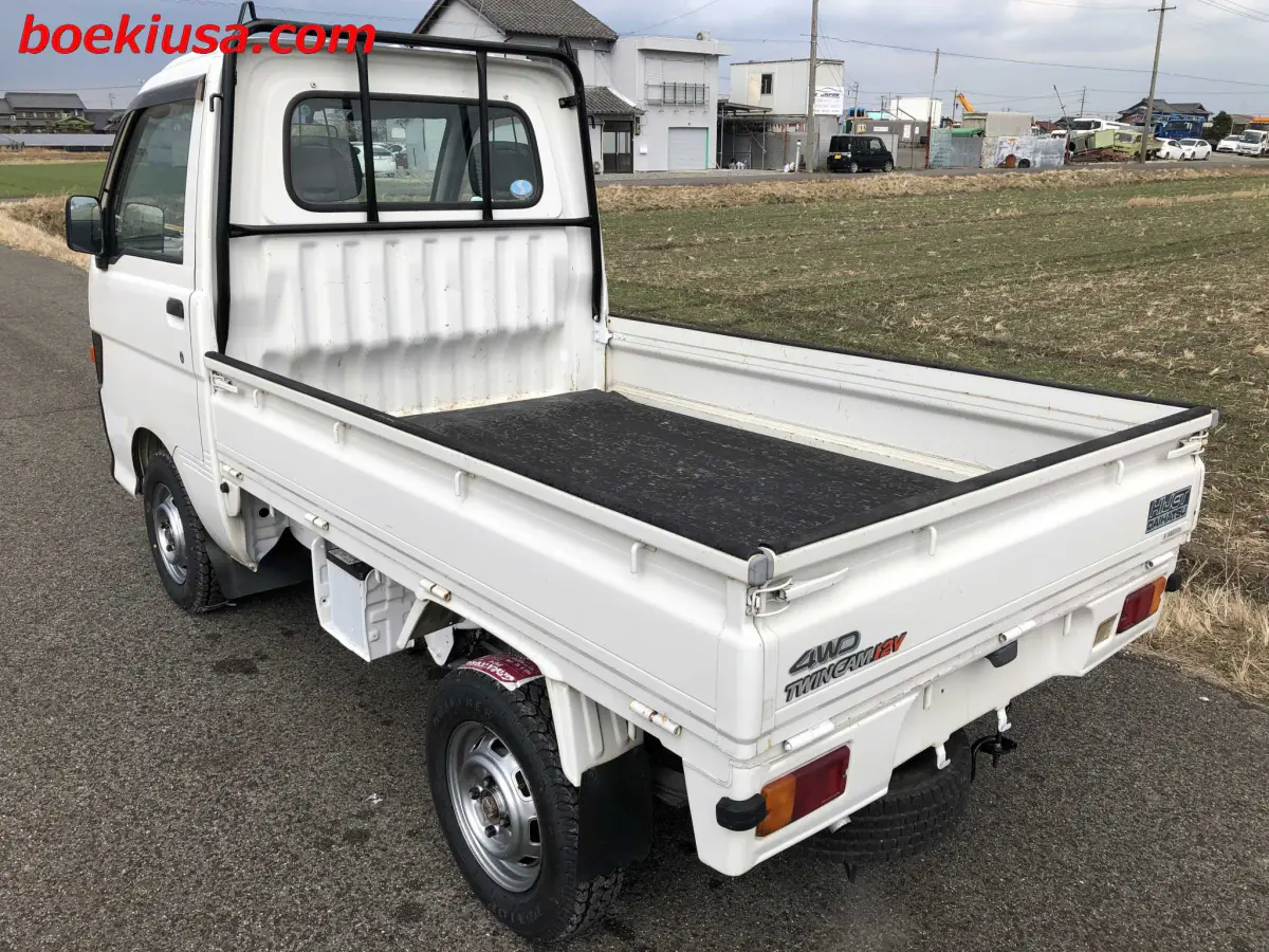 1996 Daihatsu Hijet 4x4, a white Kei Truck, for sale at Boeki USA in Paterson, NJ (photo 3 of 20)