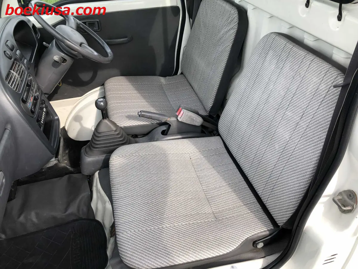 1996 Daihatsu Hijet 4x4, a white Kei Truck, for sale at Boeki USA in Paterson, NJ (photo 10 of 20)