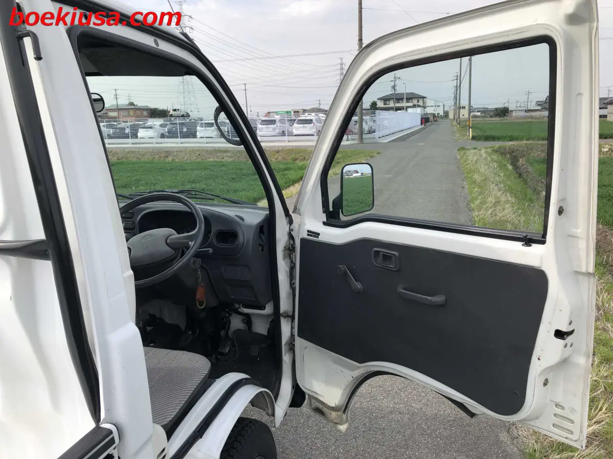 1996 Daihatsu Hijet 4x4, a white Kei Truck, for sale at Boeki USA in Paterson, NJ (photo 12 of 20)