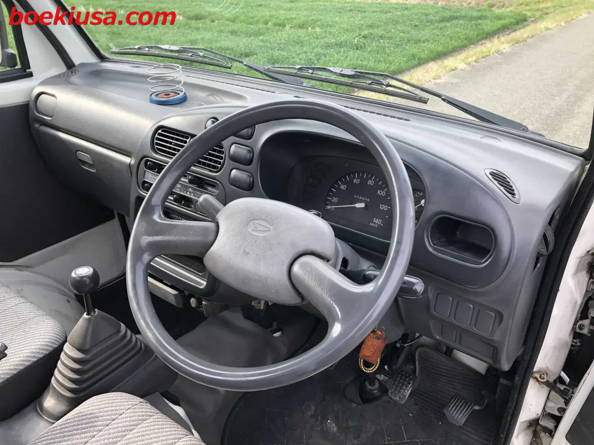 1996 Daihatsu Hijet 4x4, a white Kei Truck, for sale at Boeki USA in Paterson, NJ (photo 13 of 20)
