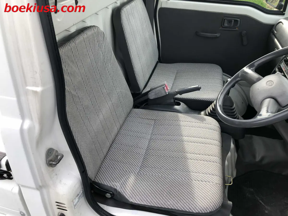 1996 Daihatsu Hijet 4x4, a white Kei Truck, for sale at Boeki USA in Paterson, NJ (photo 14 of 20)