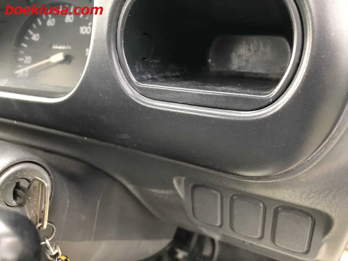 1996 Daihatsu Hijet 4x4, a white Kei Truck, for sale at Boeki USA in Paterson, NJ (photo 16 of 20)