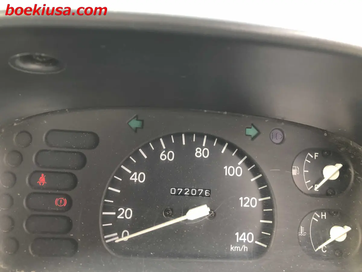 1996 Daihatsu Hijet 4x4, a white Kei Truck, for sale at Boeki USA in Paterson, NJ (photo 18 of 20)