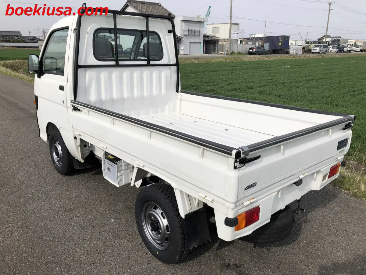 1996 Daihatsu Hijet 4x4, a white Kei Truck, for sale at Boeki USA in Paterson, NJ (photo 3 of 20)