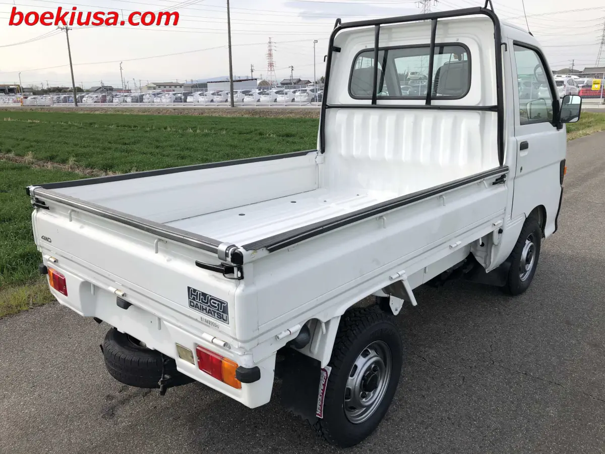 1996 Daihatsu Hijet 4x4, a white Kei Truck, for sale at Boeki USA in Paterson, NJ (photo 4 of 20)