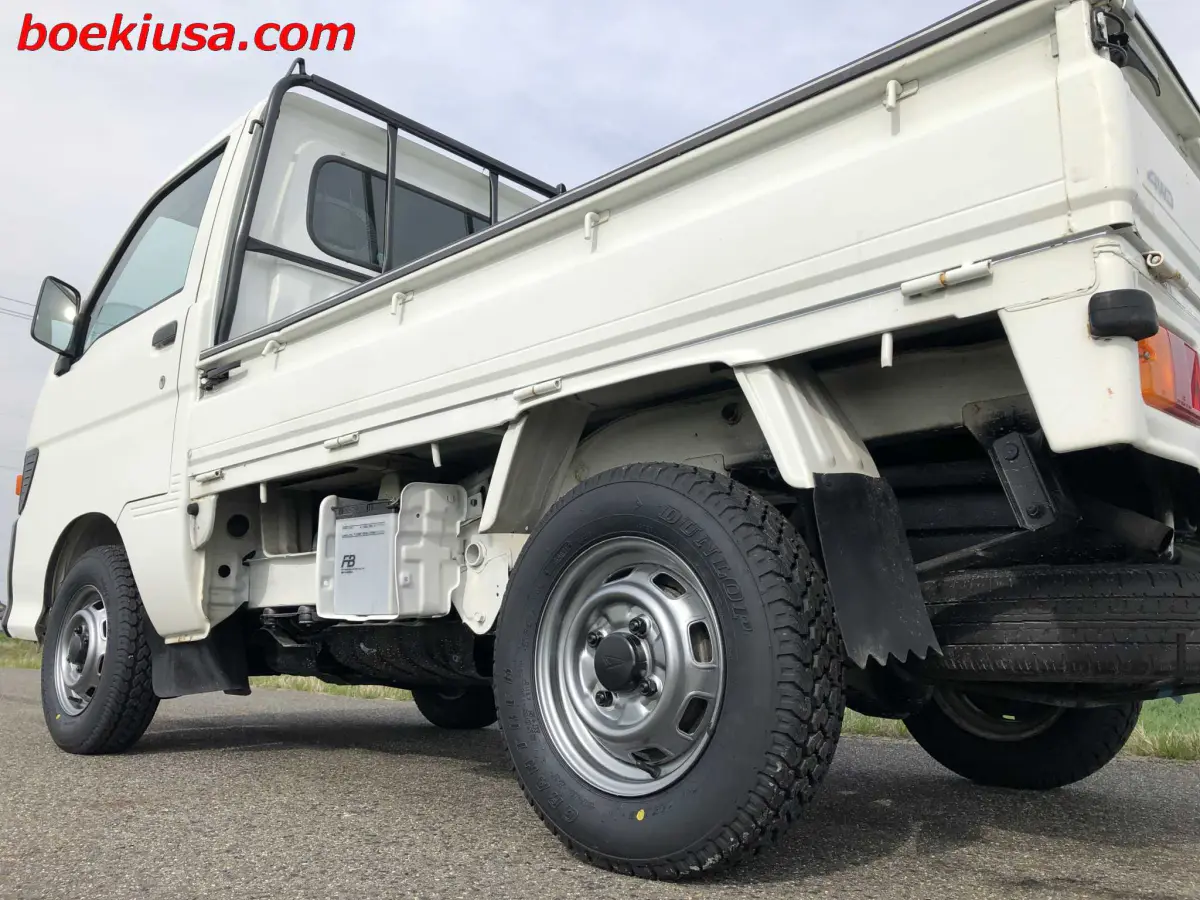 1996 Daihatsu Hijet 4x4, a white Kei Truck, for sale at Boeki USA in Paterson, NJ (photo 5 of 20)
